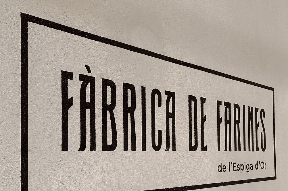 Detall_pintura_logo_Fabrica de Farines